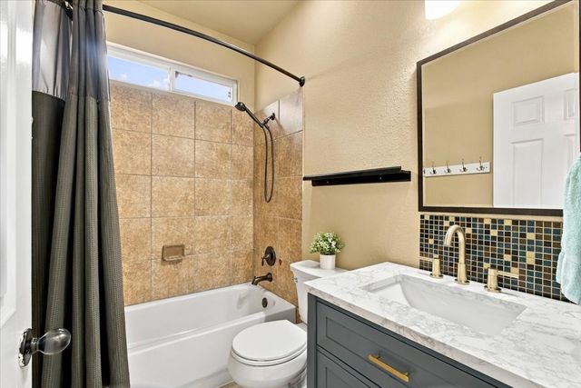 632 Montgomery Drive, Lake Dallas, TX 75065