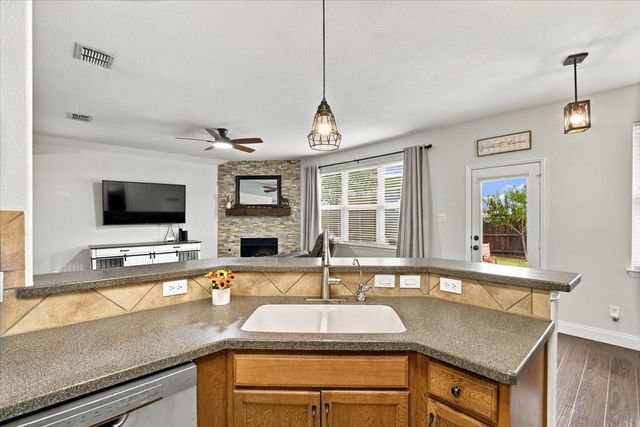 632 Montgomery Drive, Lake Dallas, TX 75065