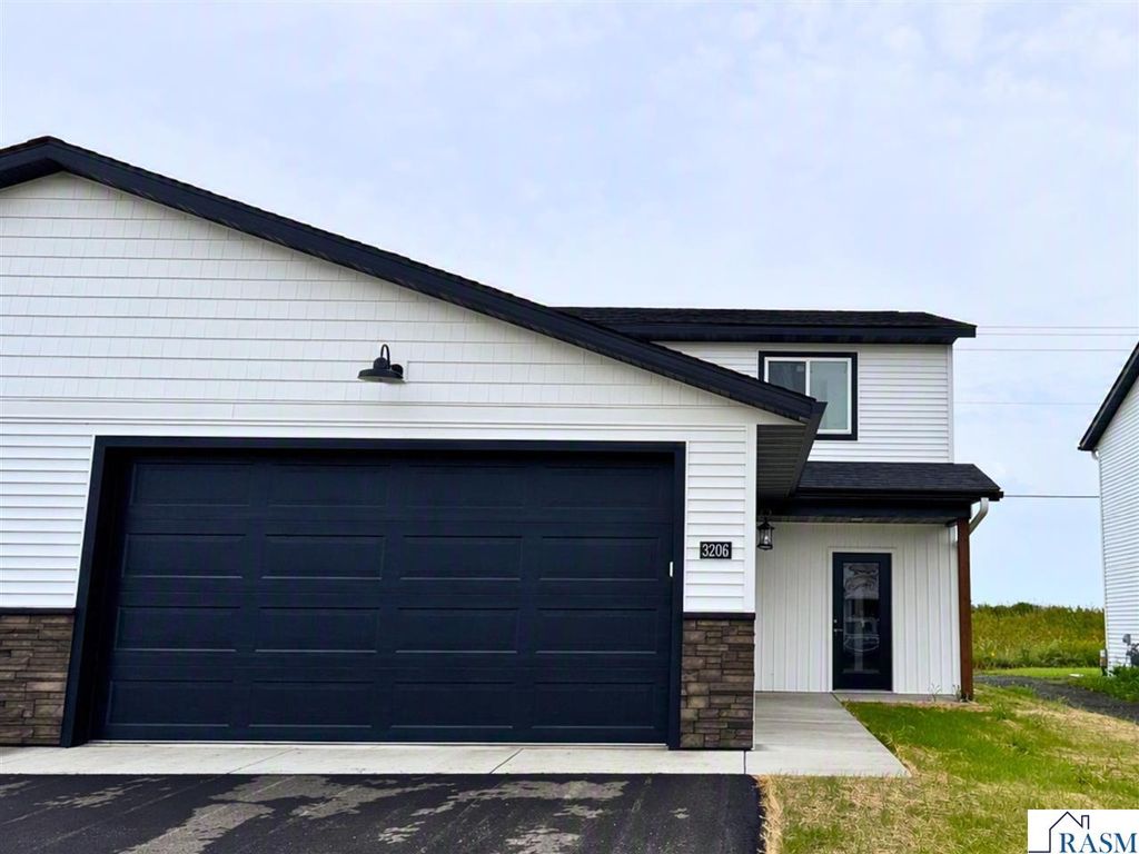 3206 Scotch Lane, Mankato, MN 56001