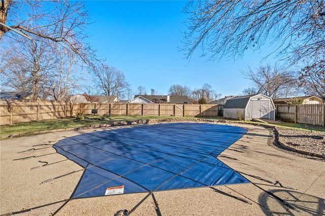 905 Cardinal Drive, Rogers, AR 72756