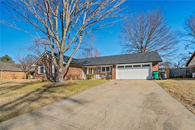 905 Cardinal Drive, Rogers, AR 72756