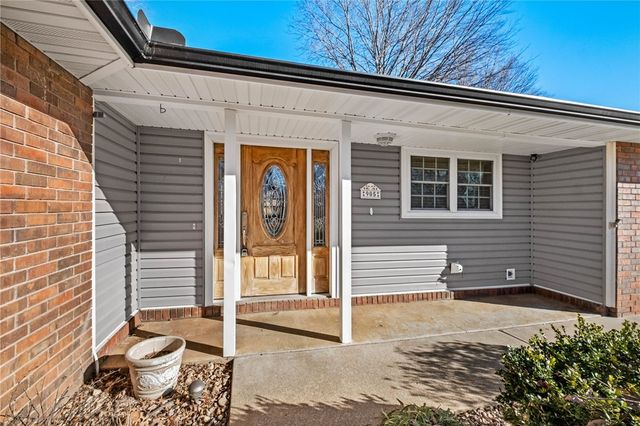 905 Cardinal Drive, Rogers, AR 72756