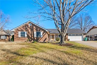 905 Cardinal Drive, Rogers, AR 72756