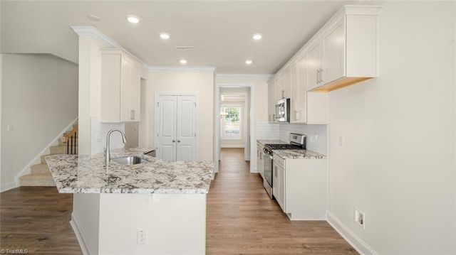 113 Harbor Hill Boulevard, Jamestown, NC 27282