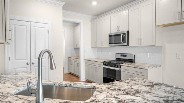 113 Harbor Hill Boulevard, Jamestown, NC 27282