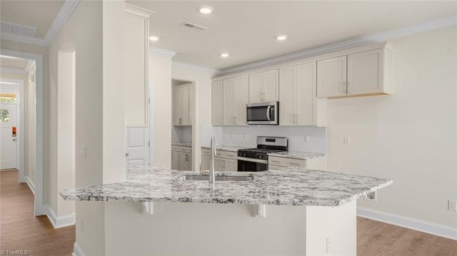 113 Harbor Hill Boulevard, Jamestown, NC 27282