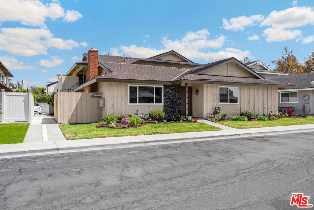 17082 Evergreen Circle, Huntington Beach, CA 92647 — exterior