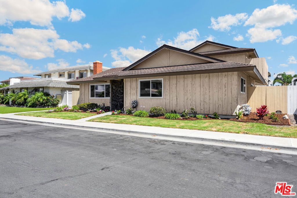 17082 Evergreen Circle, Huntington Beach, CA 92647 — photo 3