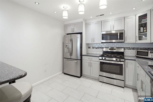 4 Squire Court, Englewood, NJ 07631