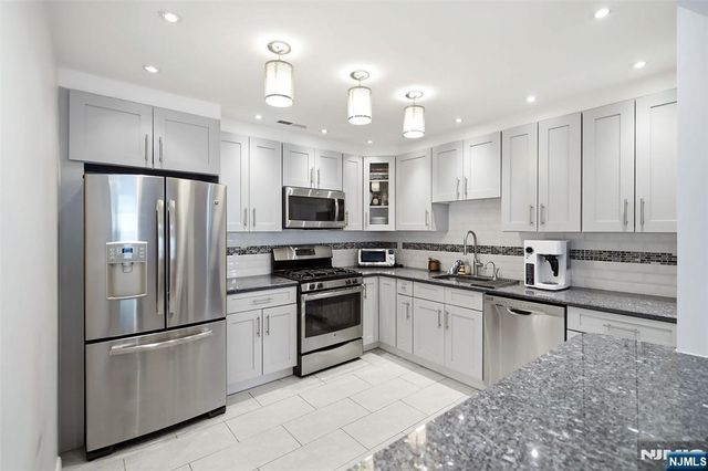 4 Squire Court, Englewood, NJ 07631