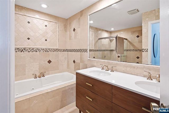 4 Squire Court, Englewood, NJ 07631
