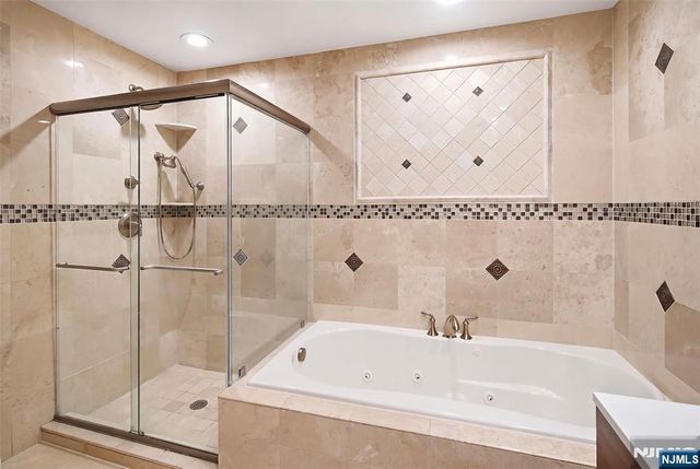 4 Squire Court, Englewood, NJ 07631