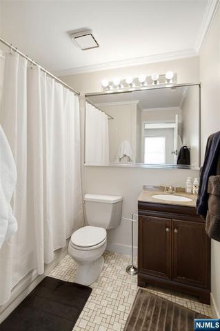 4 Squire Court, Englewood, NJ 07631