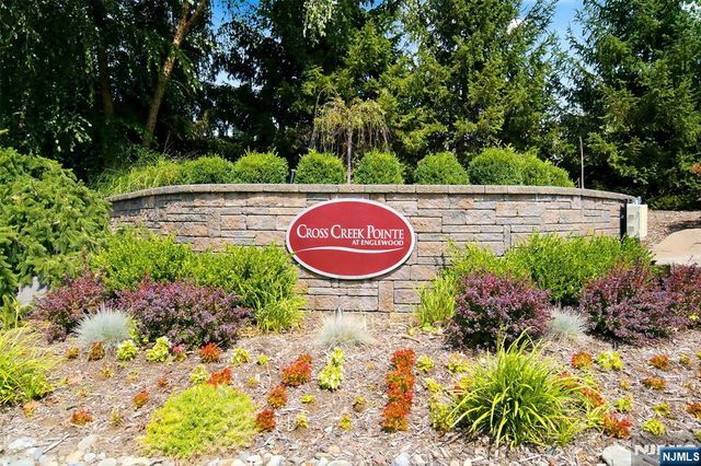 4 Squire Court, Englewood, NJ 07631