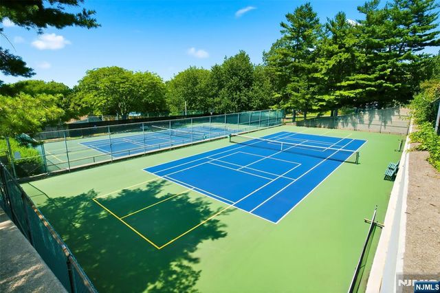 4 Squire Court, Englewood, NJ 07631