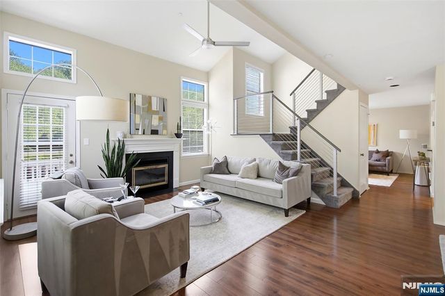 4 Squire Court, Englewood, NJ 07631