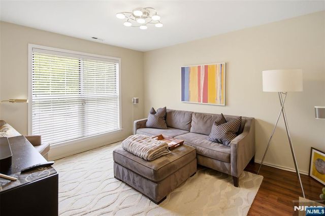 4 Squire Court, Englewood, NJ 07631