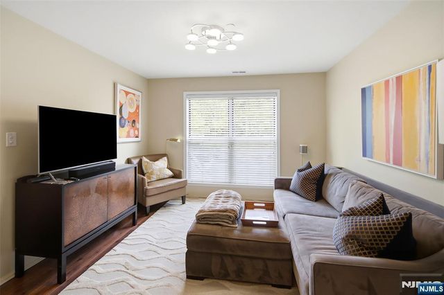4 Squire Court, Englewood, NJ 07631