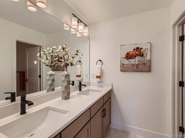 1203 S Algonquian Street, Aurora, CO 80018