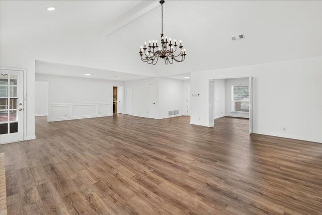 10403 Pinehurst DR, Austin, TX 78747