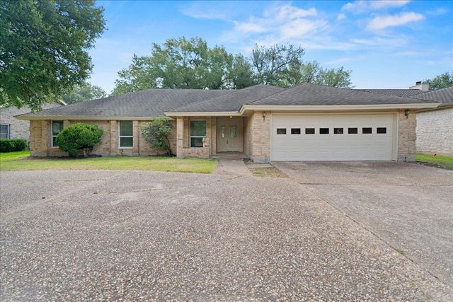10403 Pinehurst DR, Austin, TX 78747