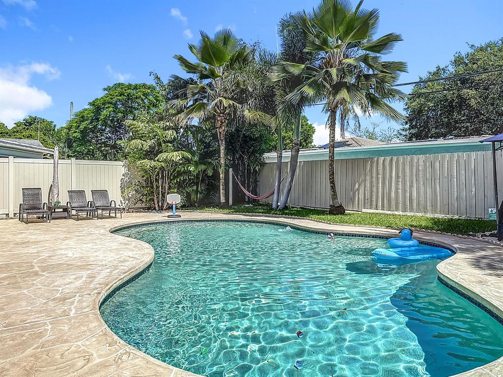 2601 NE 18th Street, Pompano Beach, FL 33062