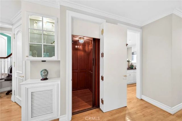 465 W Highland Avenue, Sierra Madre, CA 91024