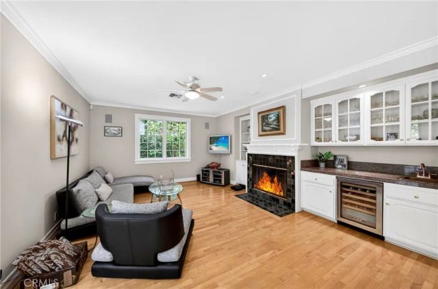 465 W Highland Avenue, Sierra Madre, CA 91024