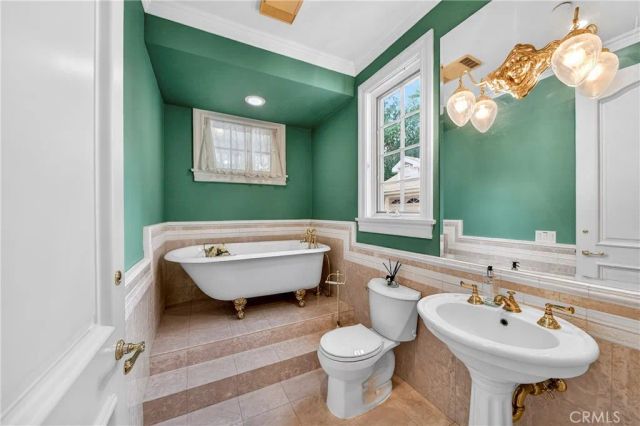 465 W Highland Avenue, Sierra Madre, CA 91024