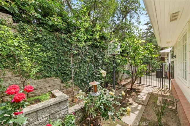 465 W Highland Avenue, Sierra Madre, CA 91024