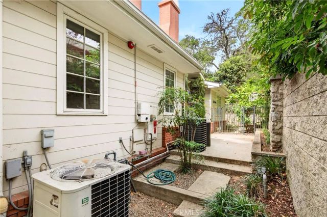 465 W Highland Avenue, Sierra Madre, CA 91024