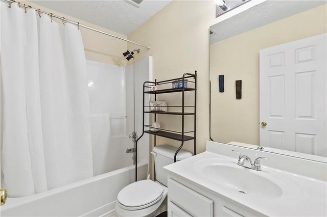 646 Hawthorn Lane, Grayson, GA 30017
