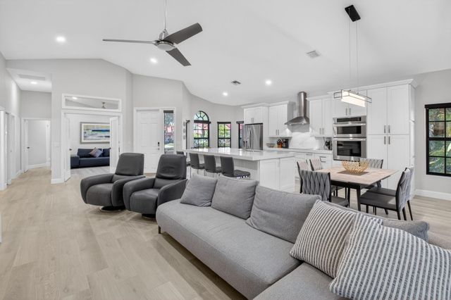 7613 Lexington Club Boulevard B, Delray Beach, FL 33446