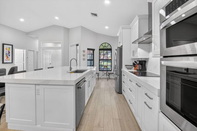 7613 Lexington Club Boulevard B, Delray Beach, FL 33446