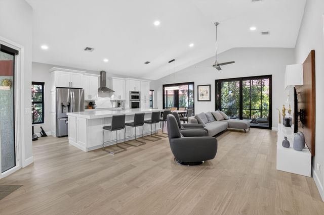 7613 Lexington Club Boulevard B, Delray Beach, FL 33446