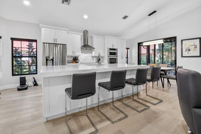 7613 Lexington Club Boulevard B, Delray Beach, FL 33446