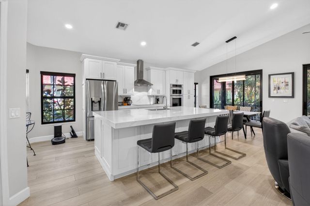 7613 Lexington Club Boulevard B, Delray Beach, FL 33446