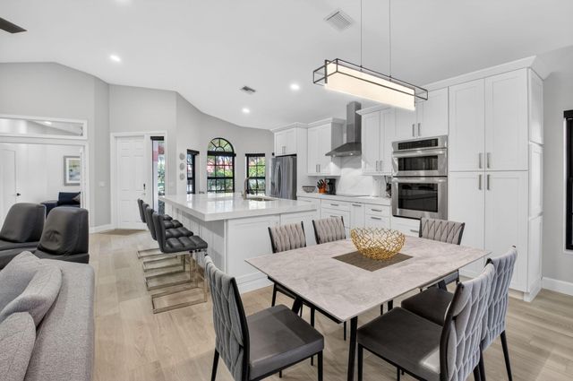 7613 Lexington Club Boulevard B, Delray Beach, FL 33446