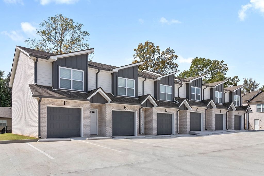 325 Longshadow Trl Unit E, Clarksville, TN 37043