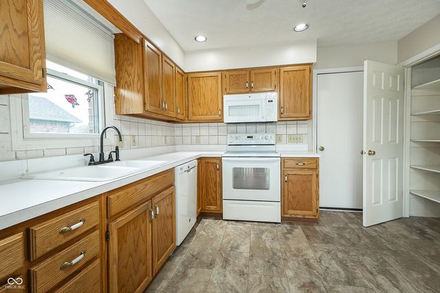1025 Woodridge, Brownsburg, IN 46112