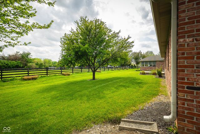 1025 Woodridge, Brownsburg, IN 46112