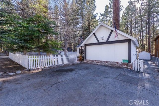 758 Elm Street, Big Bear Lake, CA 92315