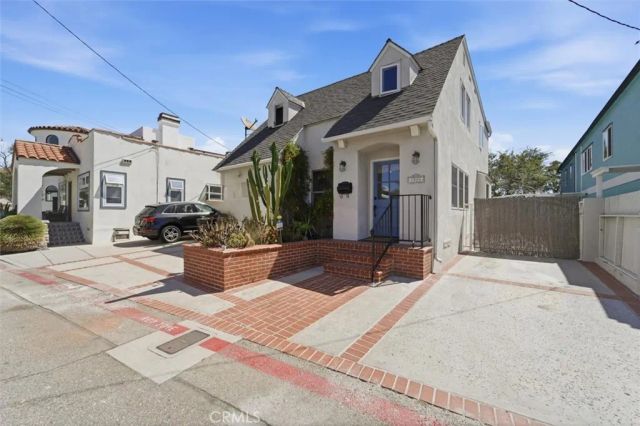 1924 Loma Drive, Hermosa Beach, CA 90254