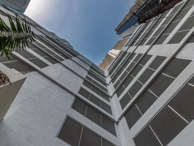 1060 Brickell Ave 2707, Miami, FL 33131