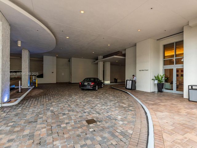 1060 Brickell Ave 2707, Miami, FL 33131