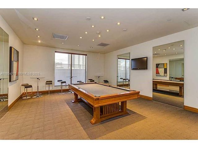 1060 Brickell Ave 2707, Miami, FL 33131