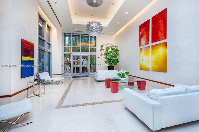1060 Brickell Ave 2707, Miami, FL 33131