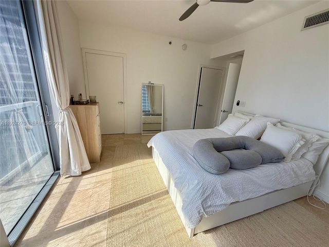 1060 Brickell Ave 2707, Miami, FL 33131