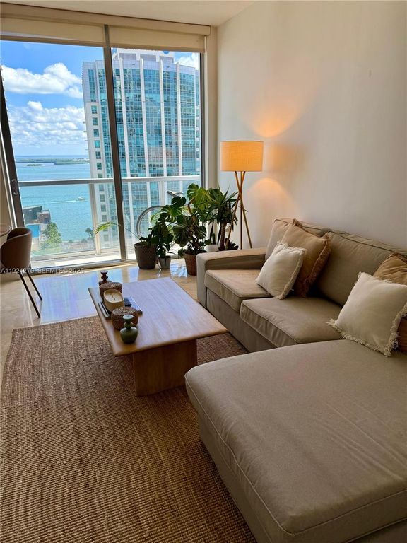 1060 Brickell Ave 2707, Miami, FL 33131