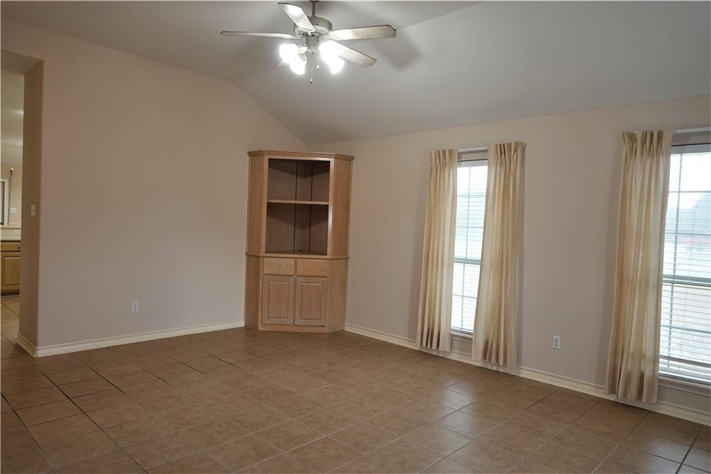 1014 Forest Oak Dr, Portland, TX 78374 — photo 2